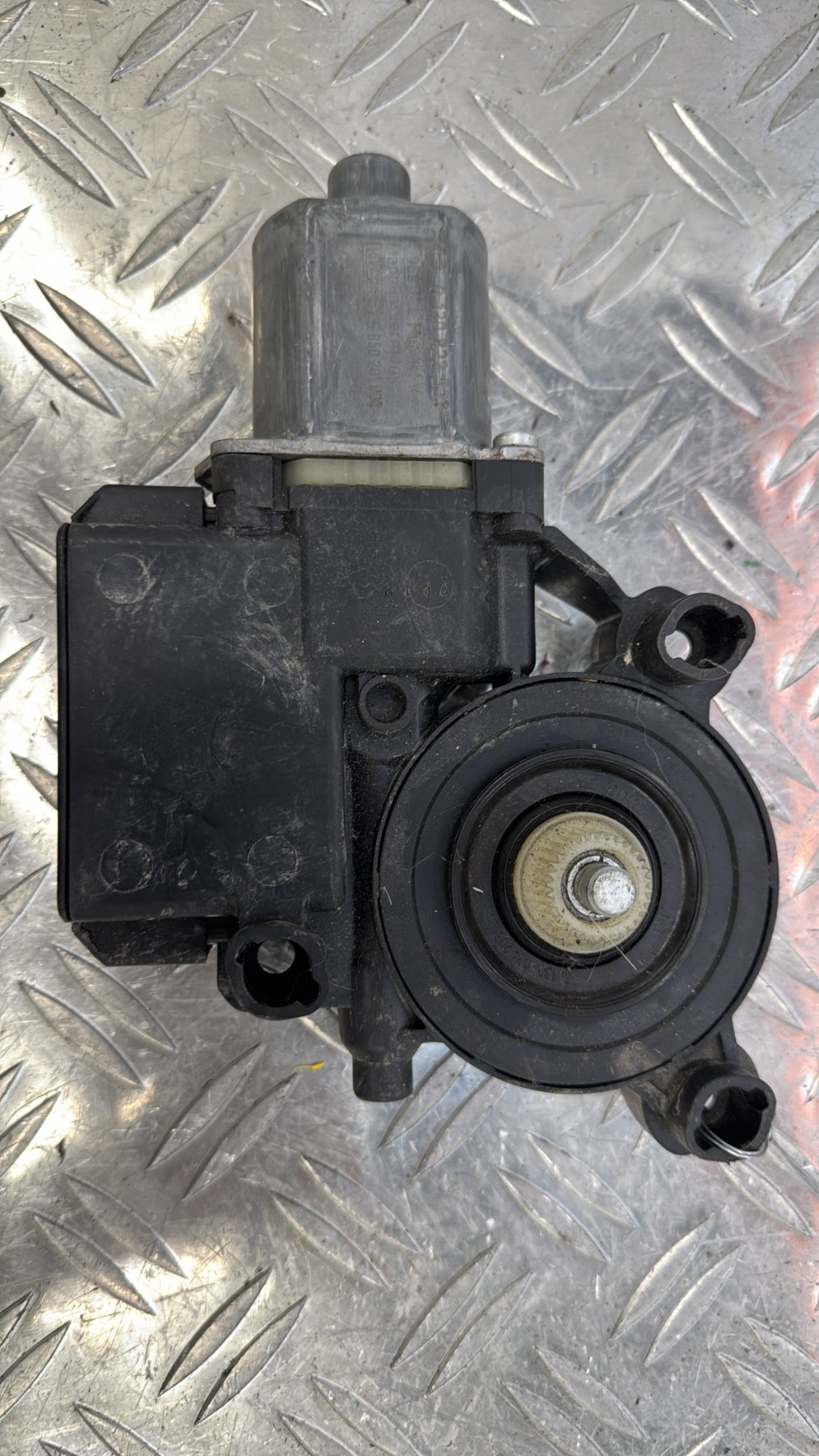 Moteur leve vitre arriere droit VOLKSWAGEN POLO 5 PHASE 1 6R0959812N