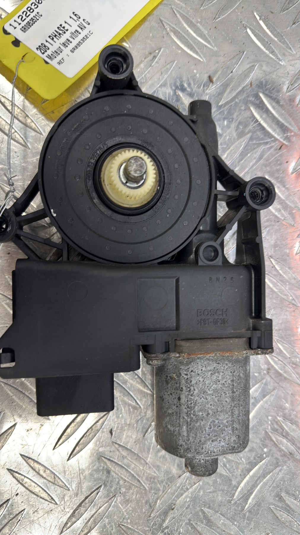 Moteur leve vitre avant gauche PEUGEOT 208 1 PHASE 1 6R0953521C