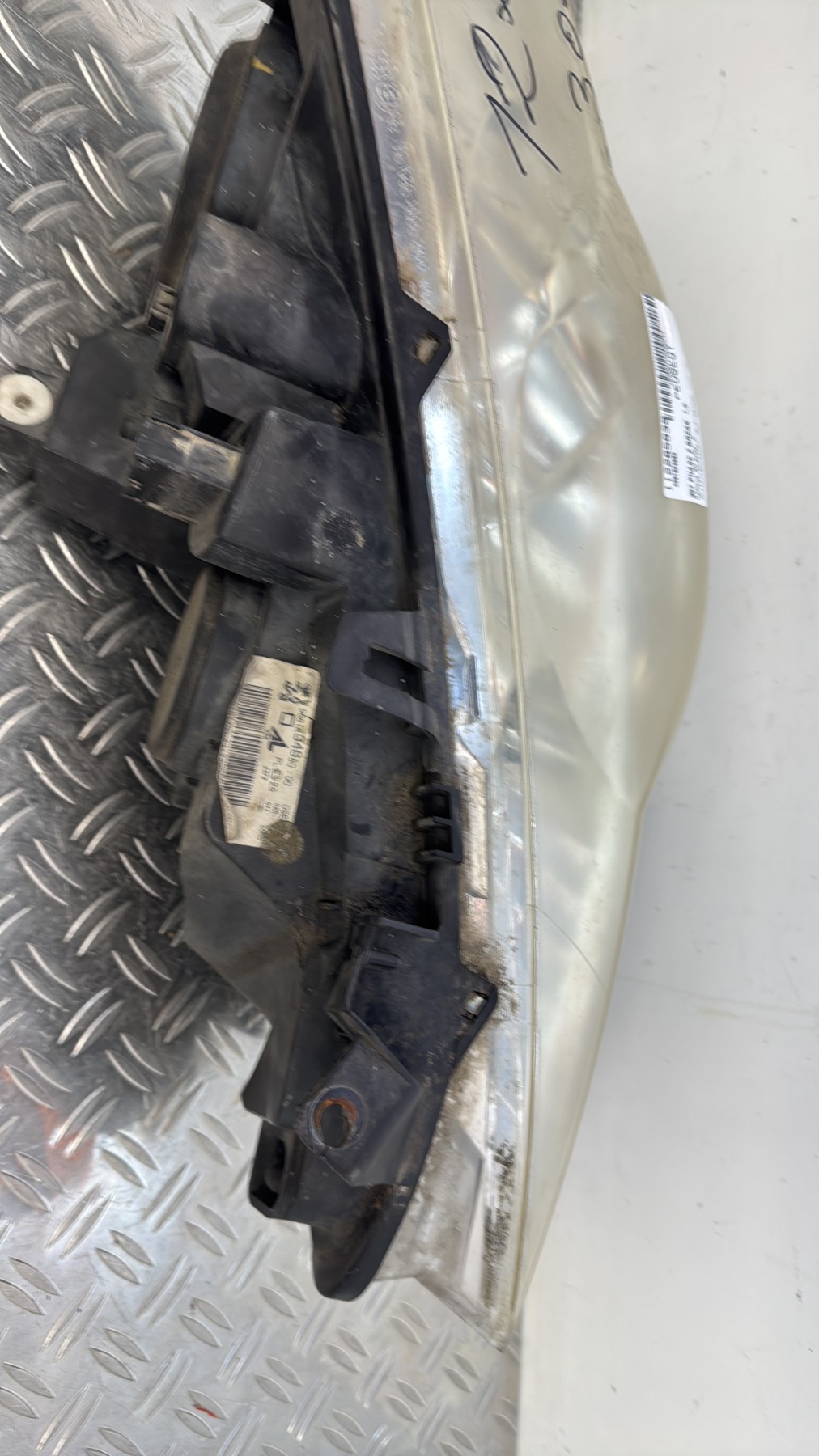 Optique avant principal gauche (feux)(phare) PEUGEOT 307 PHASE 2 BREAK 9681834880