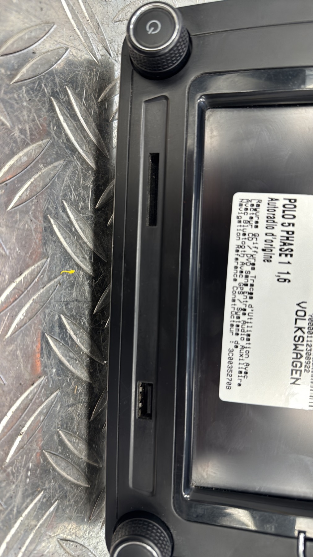 Autoradio d’origine VOLKSWAGEN POLO 5 PHASE 1 3C0035270B