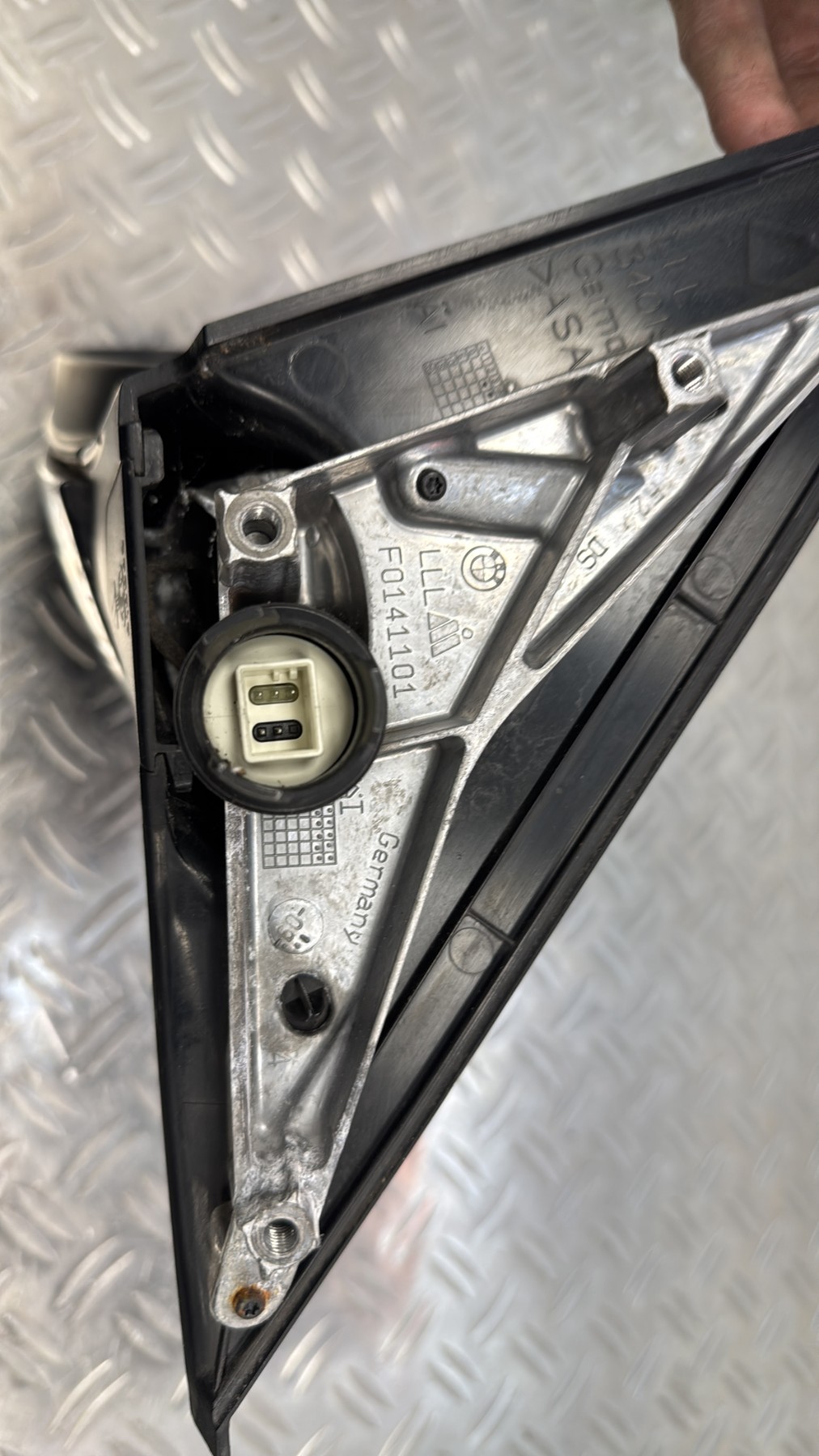 Retroviseur gauche BMW SERIE 1 E87 PHASE 2 F0141101