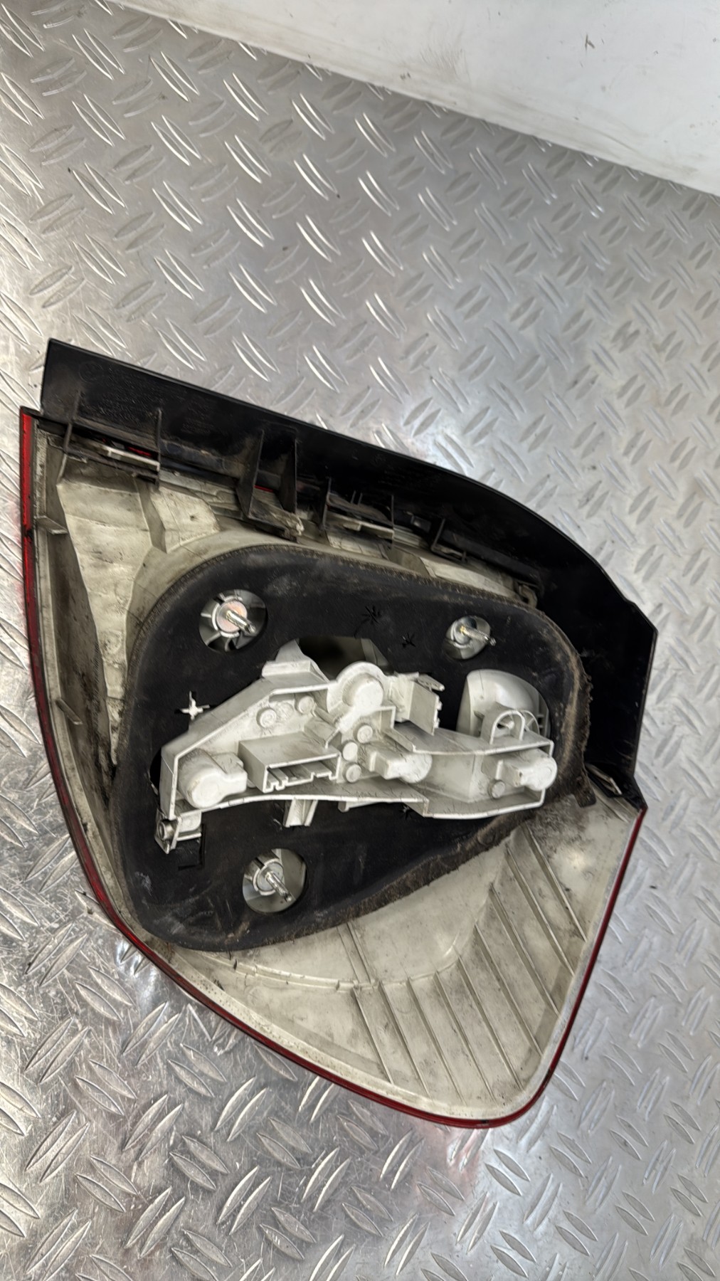 Feu arriere principal gauche (feux) BMW SERIE 1 E87 PHASE 2 63217164955