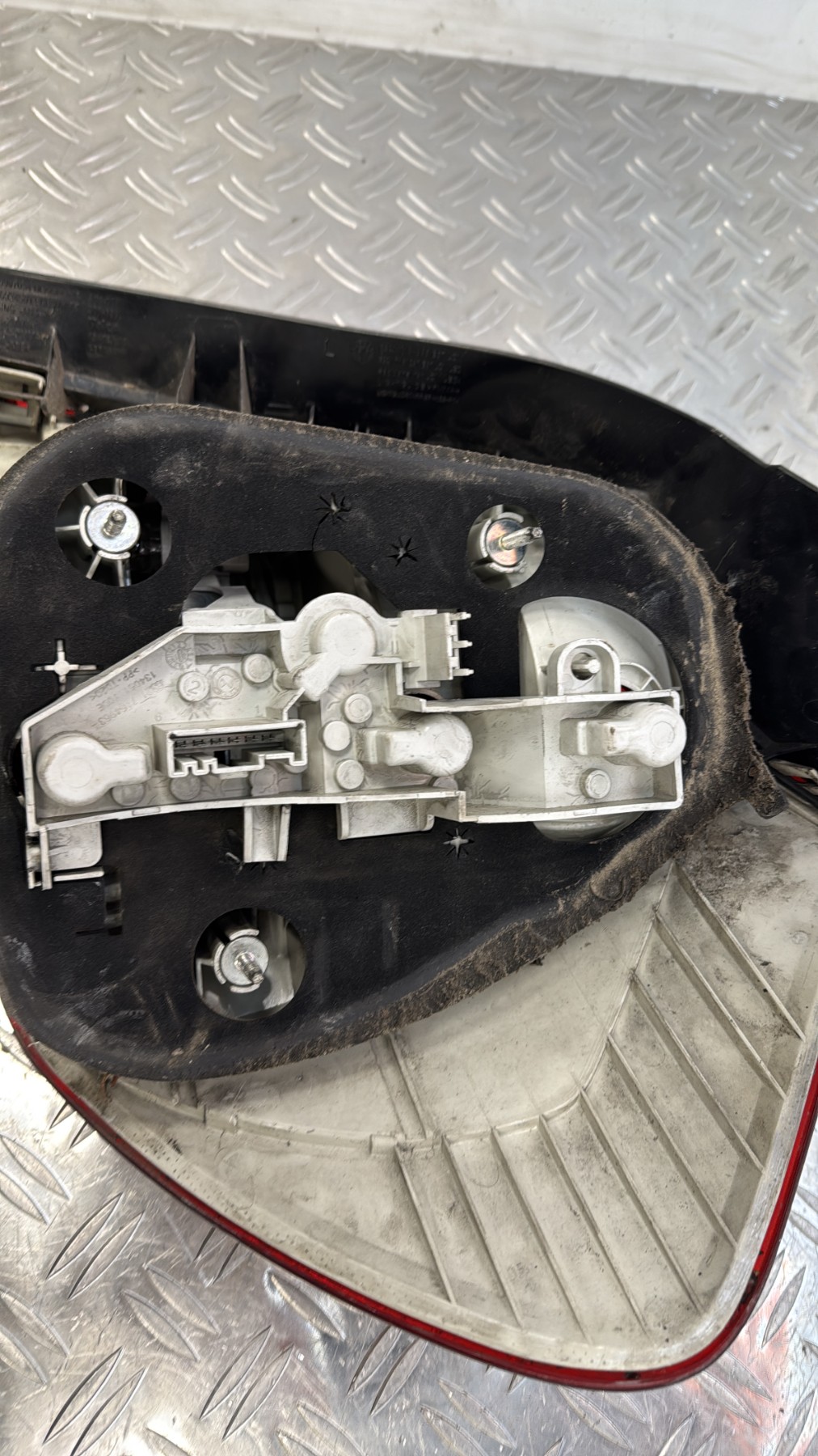 Feu arriere principal gauche (feux) BMW SERIE 1 E87 PHASE 2 63217164955