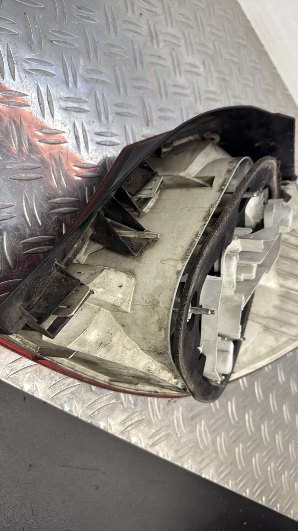 Feu arriere principal gauche (feux) BMW SERIE 1 E87 PHASE 2 63217164955