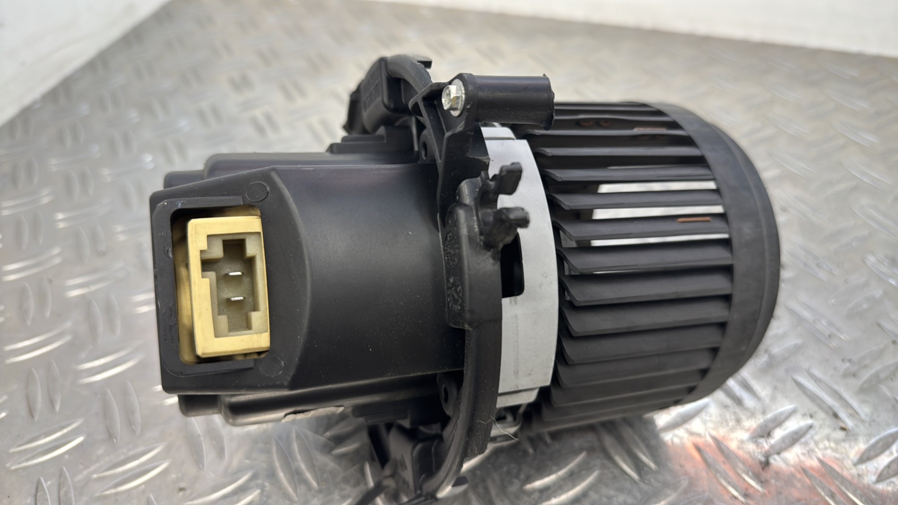 Pulseur d’air RENAULT CLIO 4 PHASE 2 272101005R