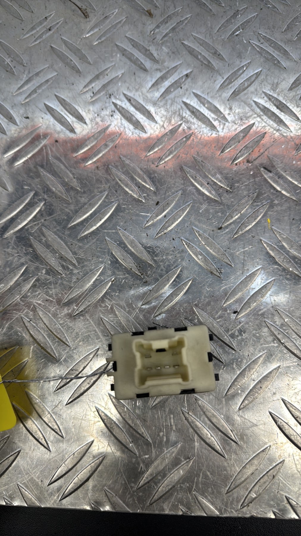 Interrupteur de leve vitre avant droit RENAULT CLIO 4 PHASE 2 254218614R