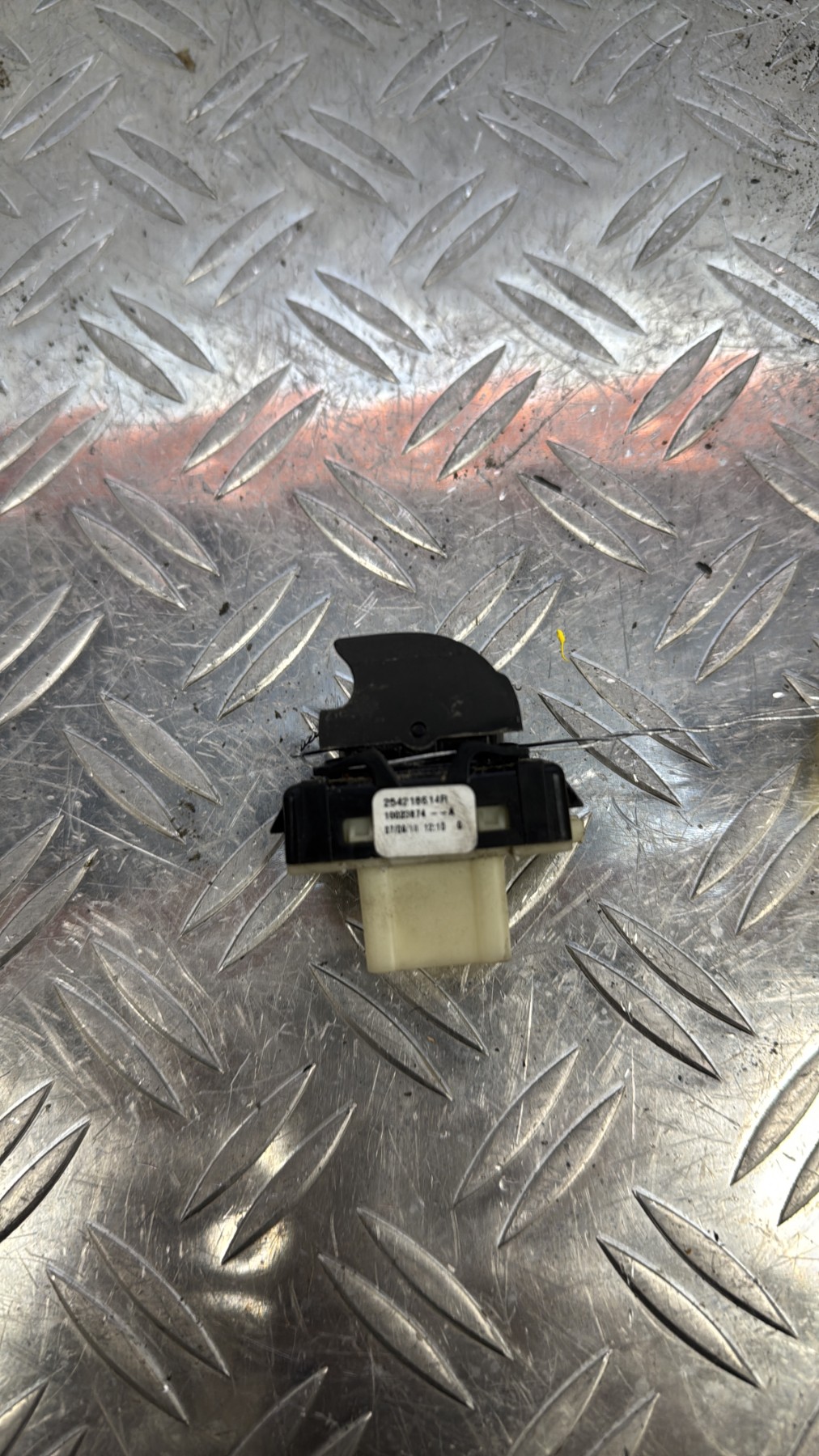 Interrupteur de leve vitre avant droit RENAULT CLIO 4 PHASE 2 254218614R