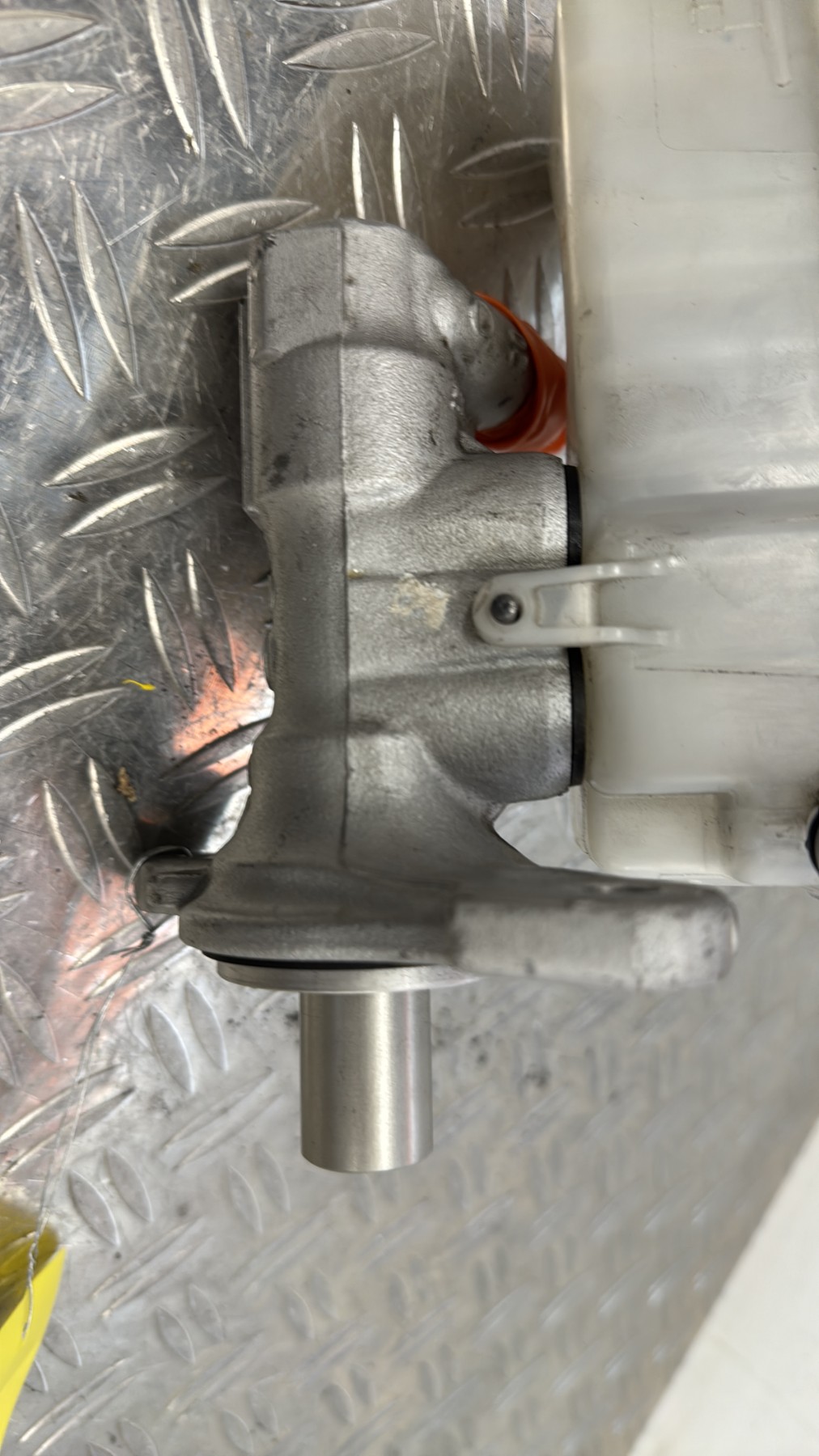 Maitre cylindre (freinage) RENAULT CLIO 4 PHASE 2 460915125R