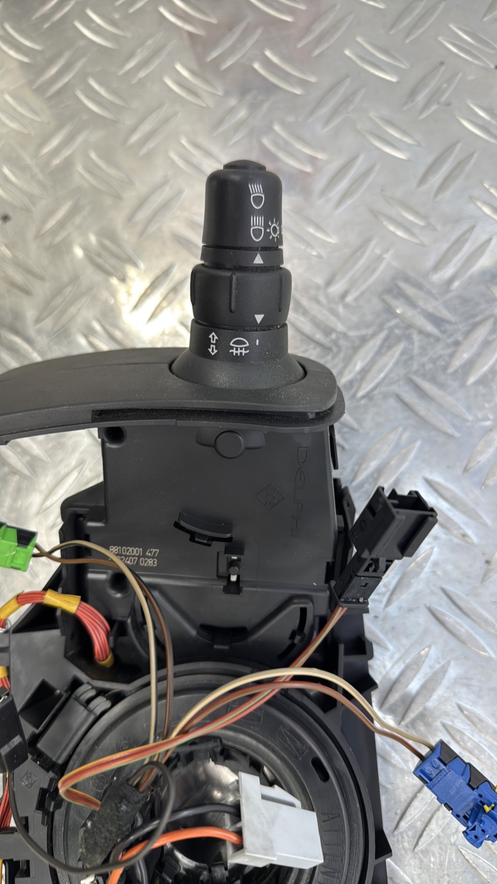 Com (Bloc Contacteur Tournant+Commodo Essuie Glace+Commodo Phare) RENAULT CLIO 3 PHASE 1 8200627603