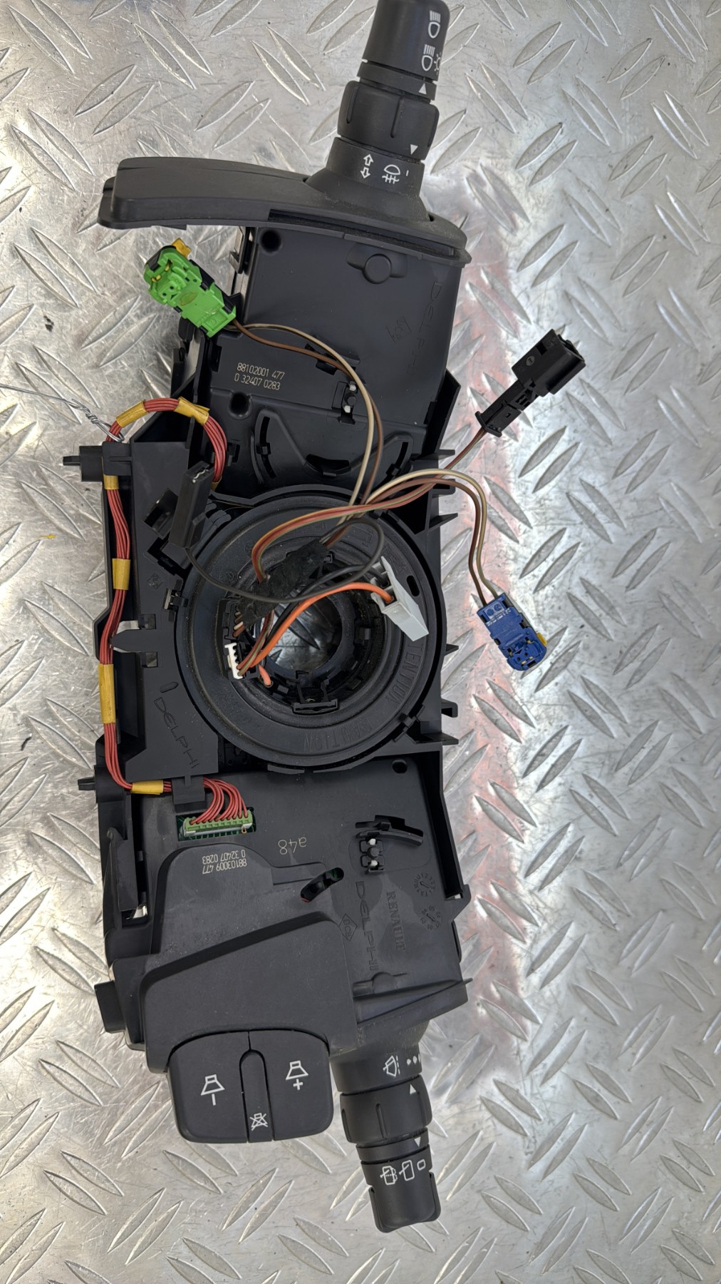 Com (Bloc Contacteur Tournant+Commodo Essuie Glace+Commodo Phare) RENAULT CLIO 3 PHASE 1 8200627603