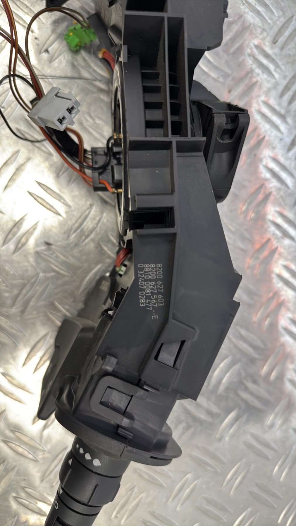 Com (Bloc Contacteur Tournant+Commodo Essuie Glace+Commodo Phare) RENAULT CLIO 3 PHASE 1 8200627603