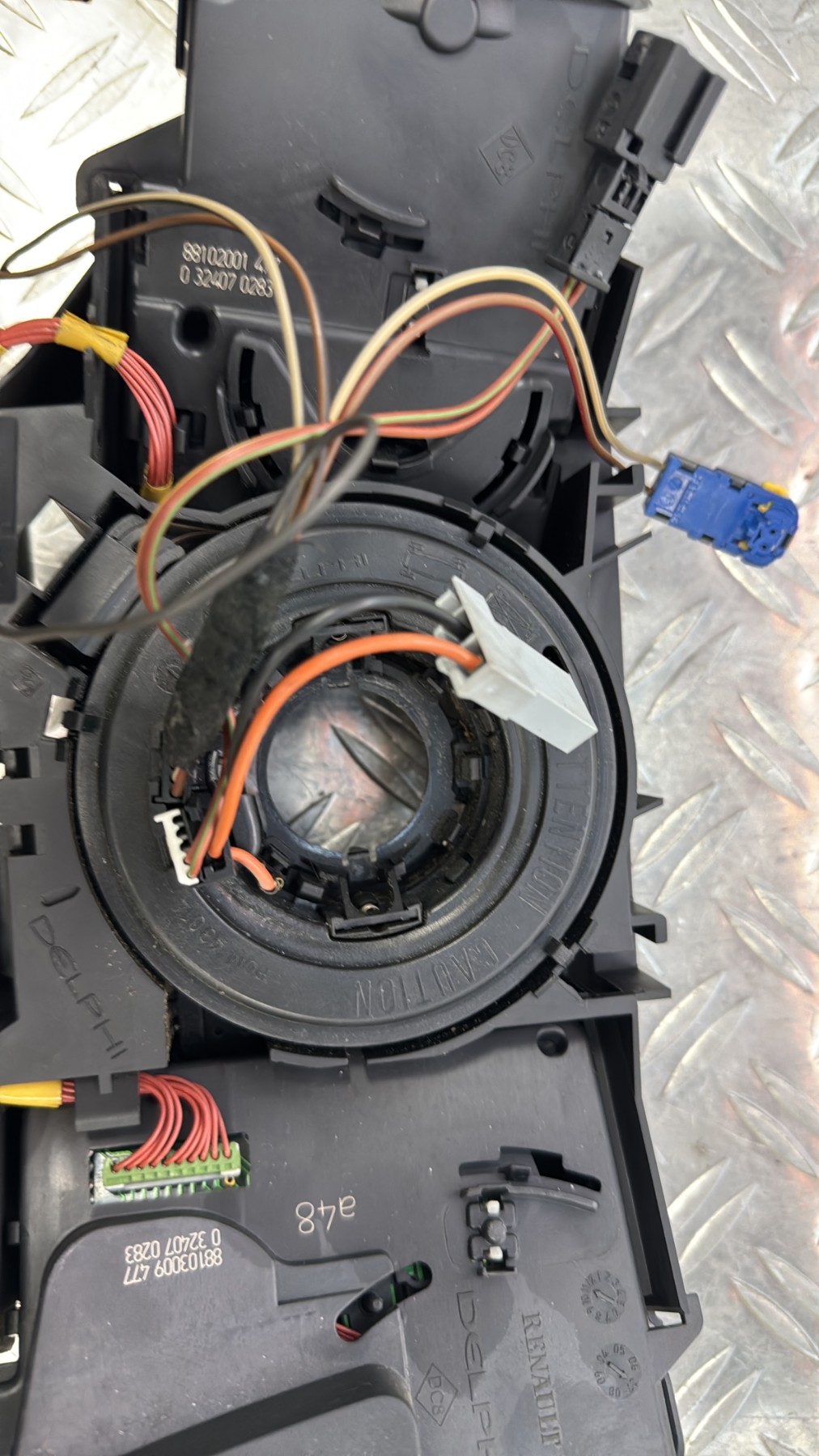 Com (Bloc Contacteur Tournant+Commodo Essuie Glace+Commodo Phare) RENAULT CLIO 3 PHASE 1 8200627603