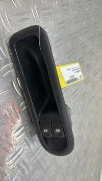 Interrupteur de leve vitre avant gauche RENAULT CLIO 3 PHASE 1 8200356513
