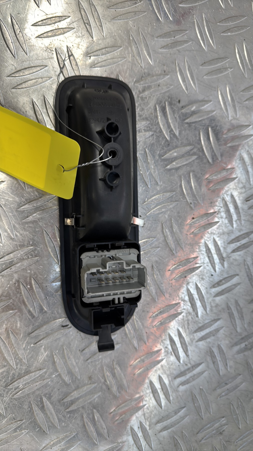 Interrupteur de leve vitre avant gauche RENAULT CLIO 3 PHASE 1 8200356513