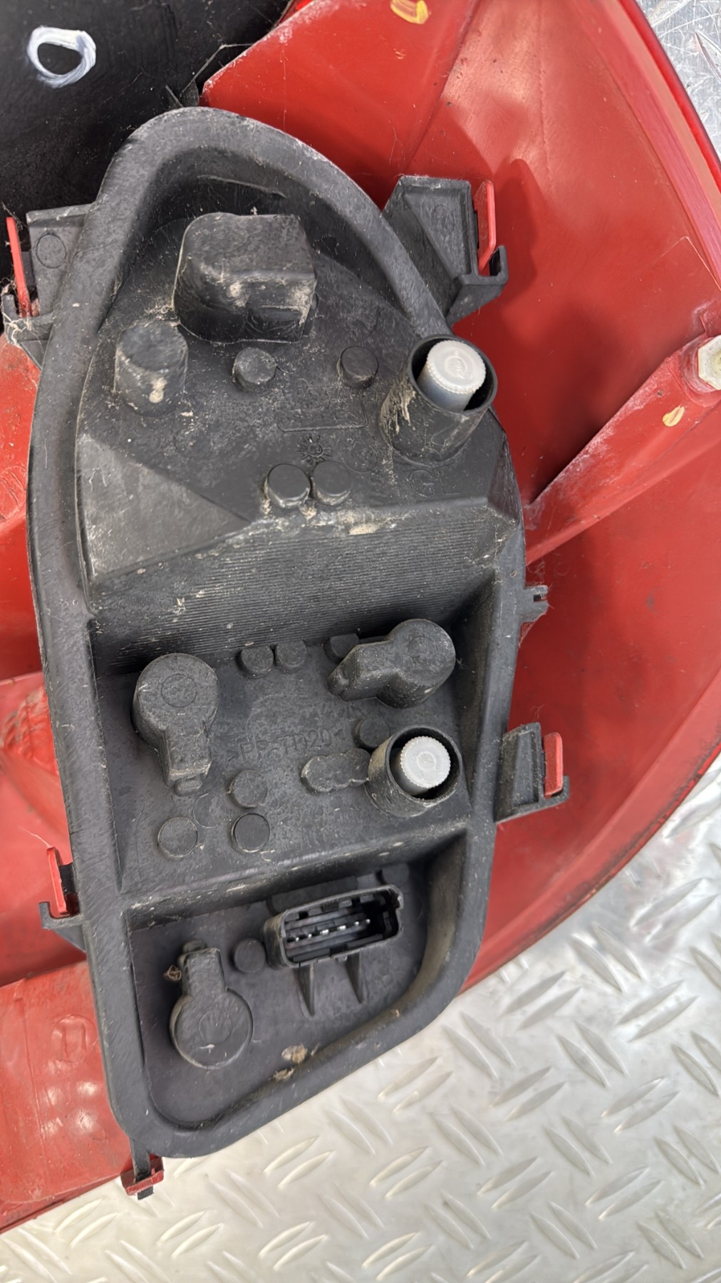 Feu arriere principal gauche (feux) RENAULT CLIO 3 PHASE 1 89035079