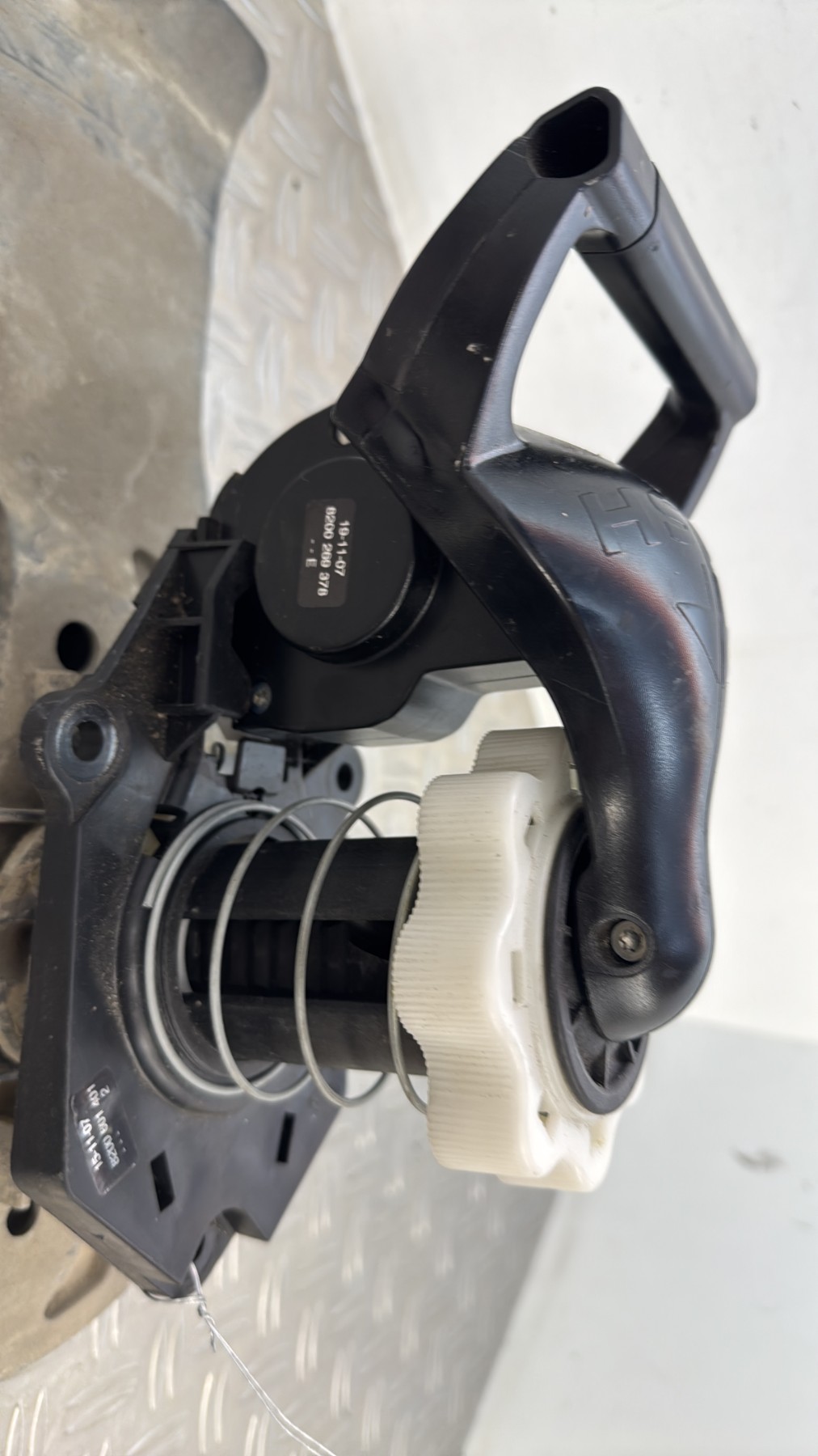 Treuil de roue de secours RENAULT CLIO 3 PHASE 1 8200601401