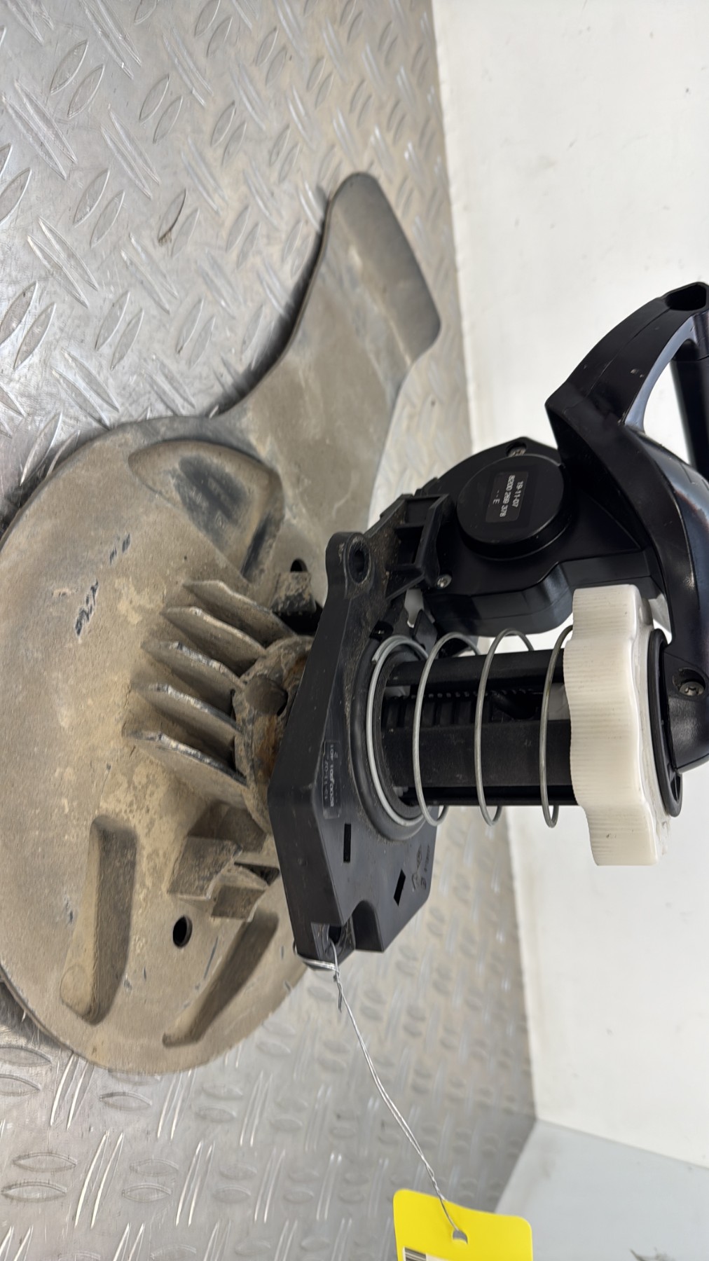 Treuil de roue de secours RENAULT CLIO 3 PHASE 1 8200601401