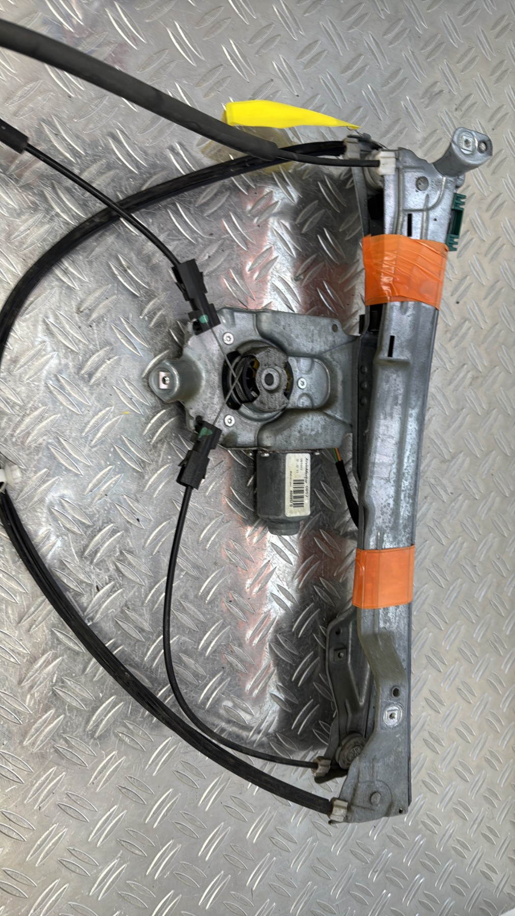 Moteur leve vitre avant droit RENAULT CLIO 3 PHASE 2 400857D