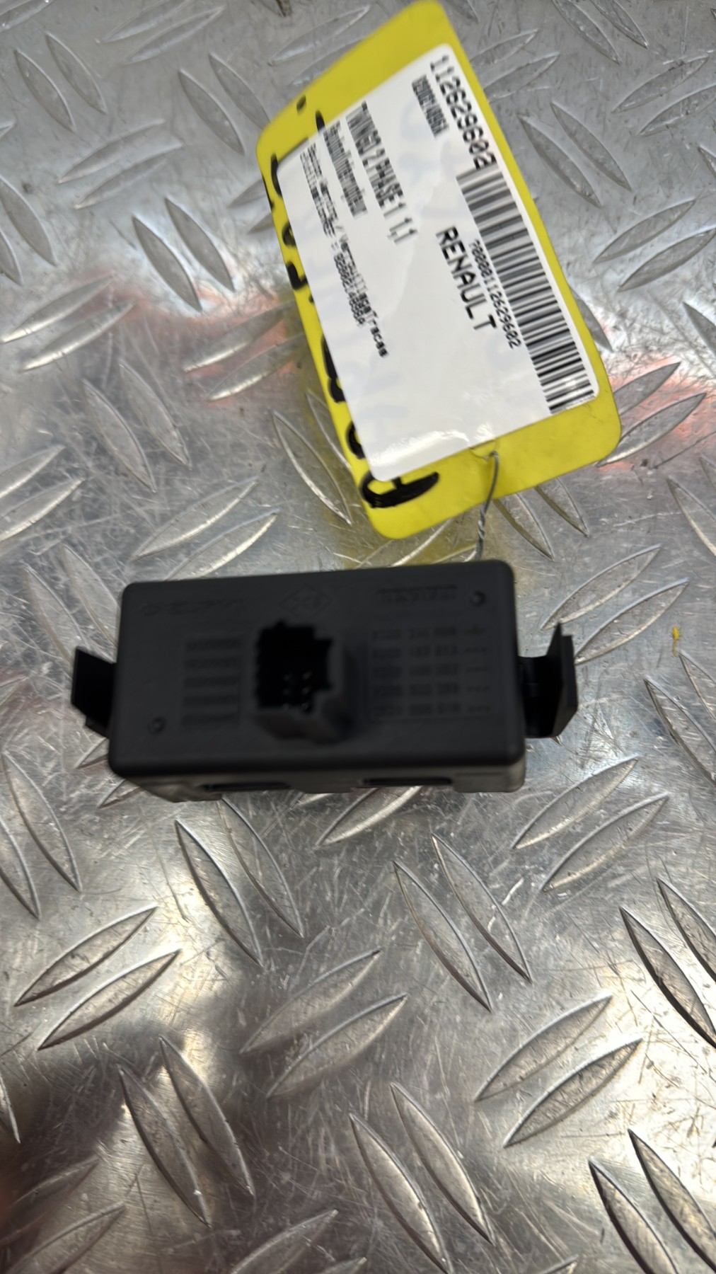 Bouton/Interrupteur RENAULT TWINGO 2 PHASE 1 8200214896A