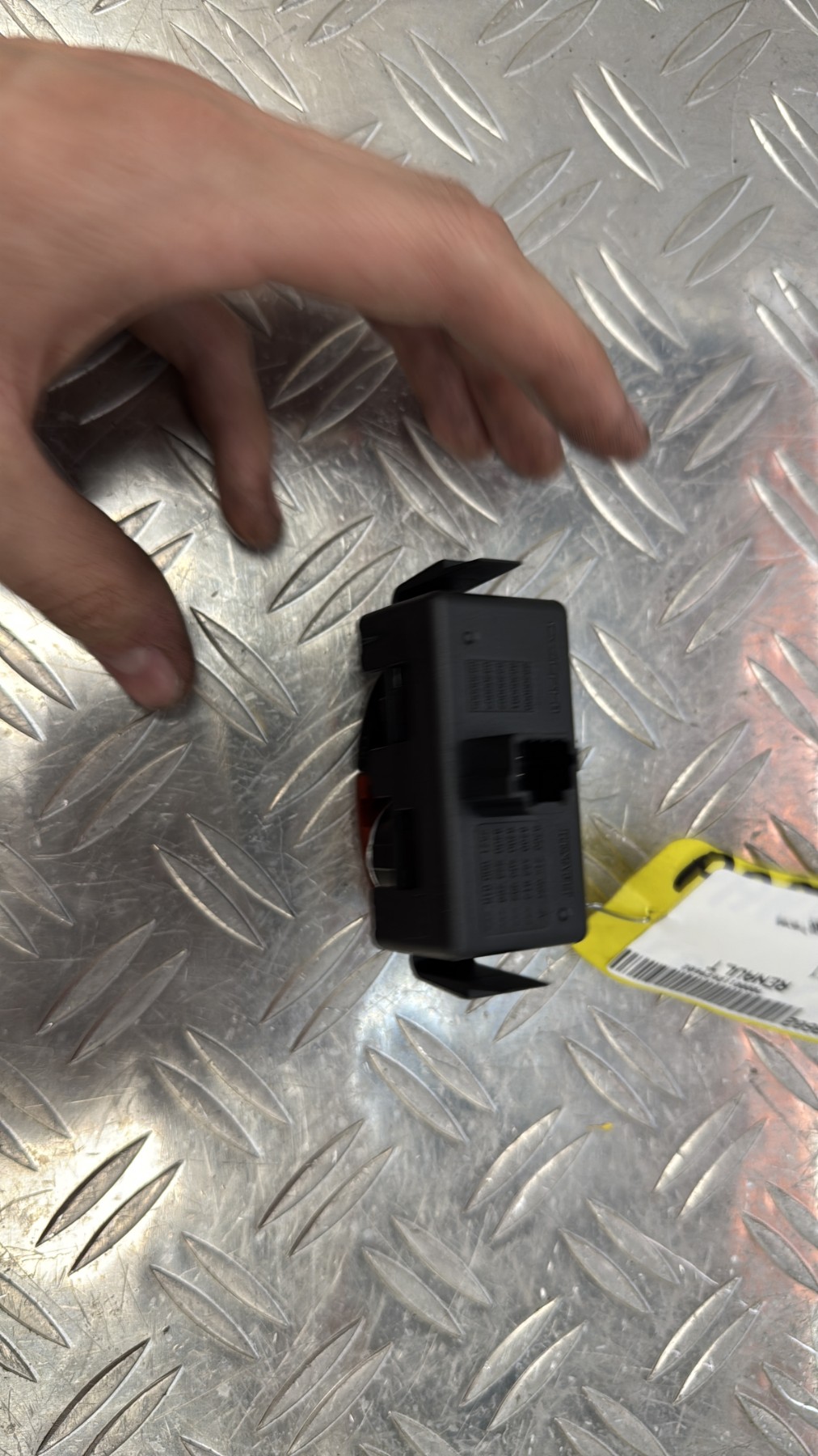 Bouton/Interrupteur RENAULT TWINGO 2 PHASE 1 8200214896A