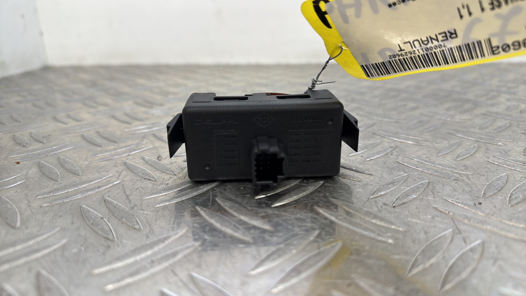 Bouton/Interrupteur RENAULT TWINGO 2 PHASE 1 8200214896A