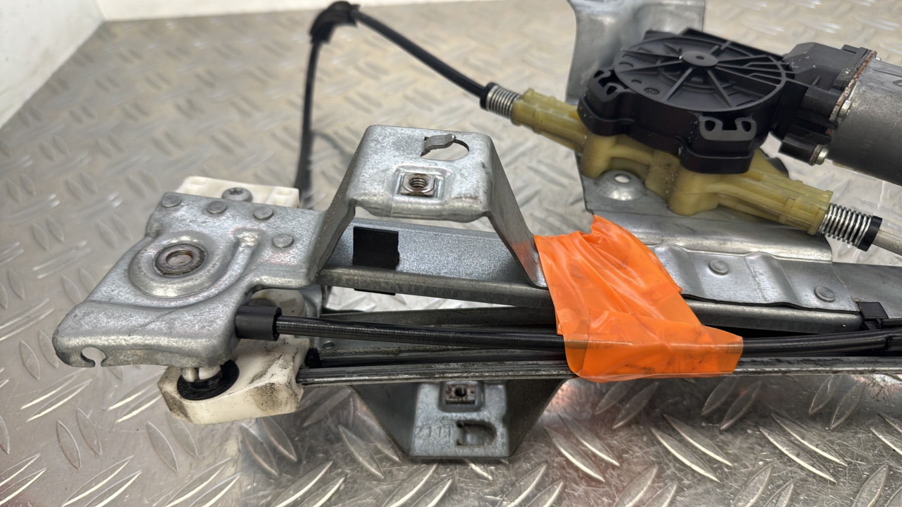 Moteur leve vitre avant droit RENAULT CLIO 3 PHASE 2 400857D