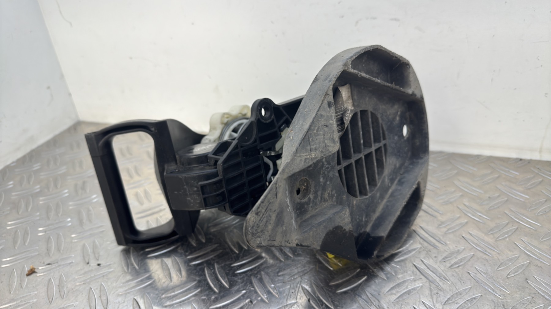 Treuil de roue de secours RENAULT CLIO 3 PHASE 2 8200269378