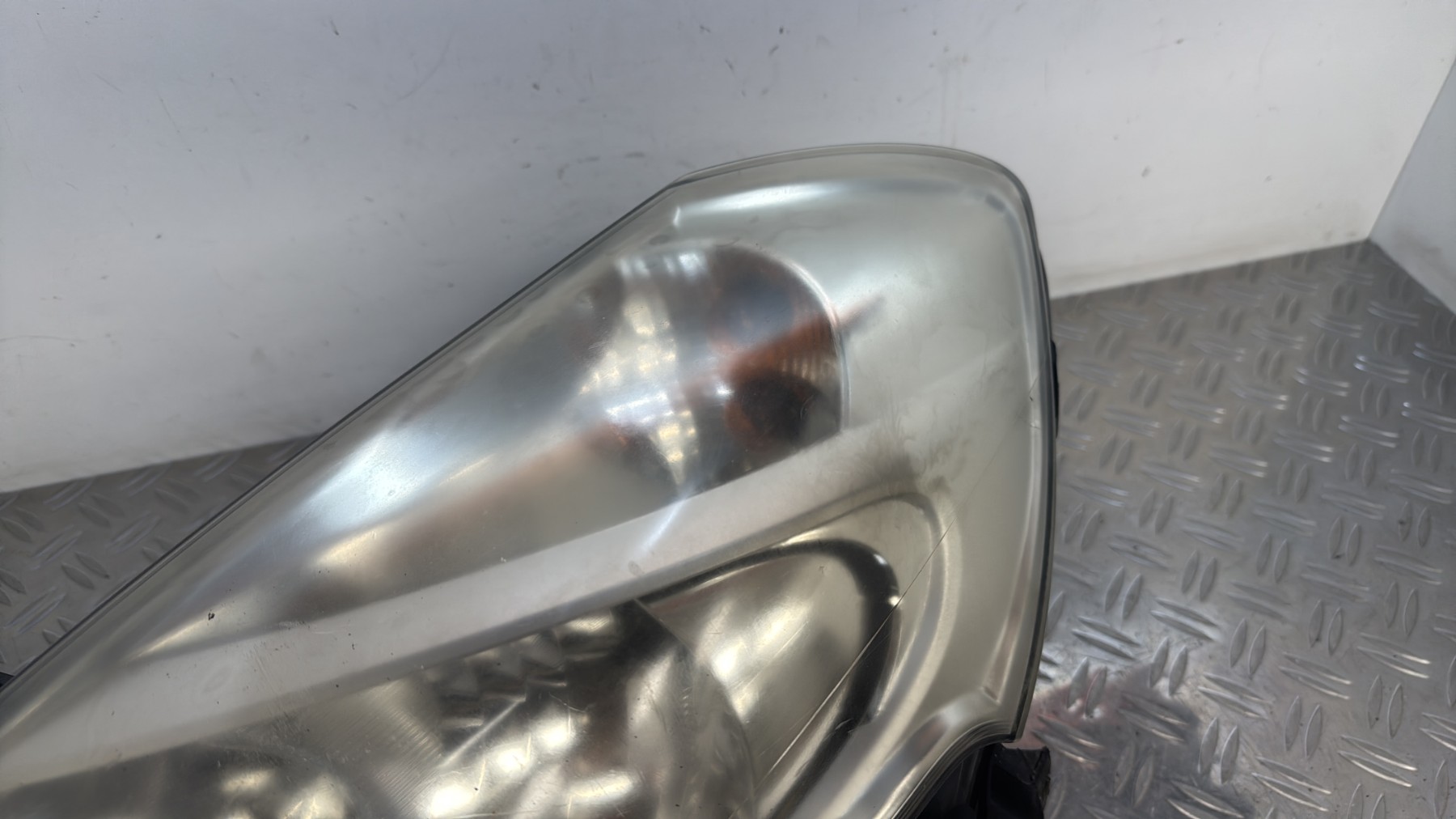 Optique avant principal gauche (feux)(phare) RENAULT CLIO 3 PHASE 2 8200892493