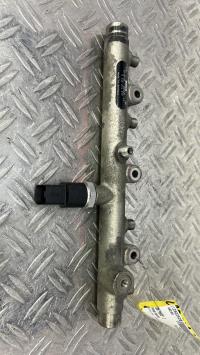 Rampe injection PEUGEOT 206 PHASE 1 445214019