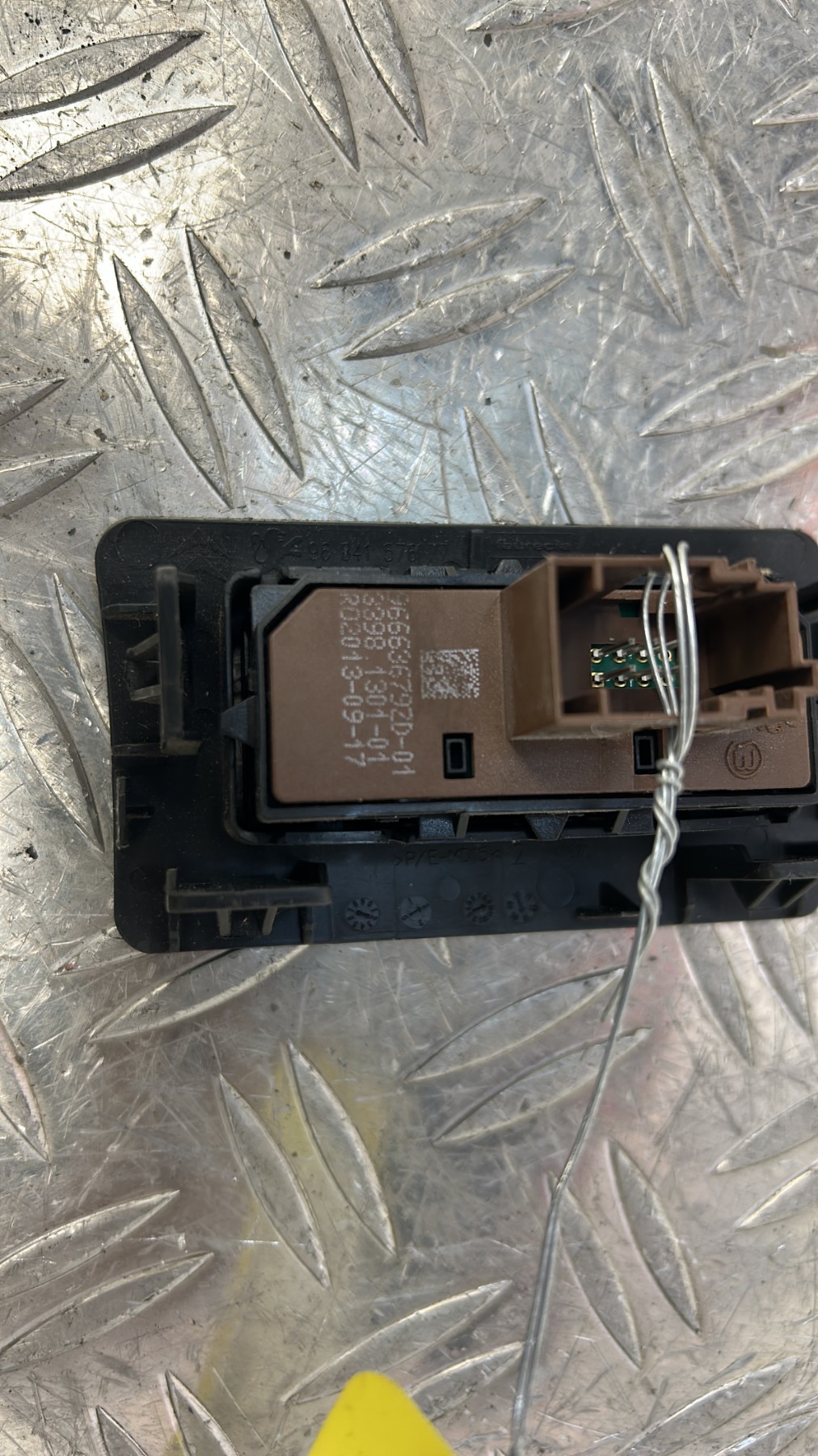 Bouton/Interrupteur DS DS3 ESSENCE 96663679ZD