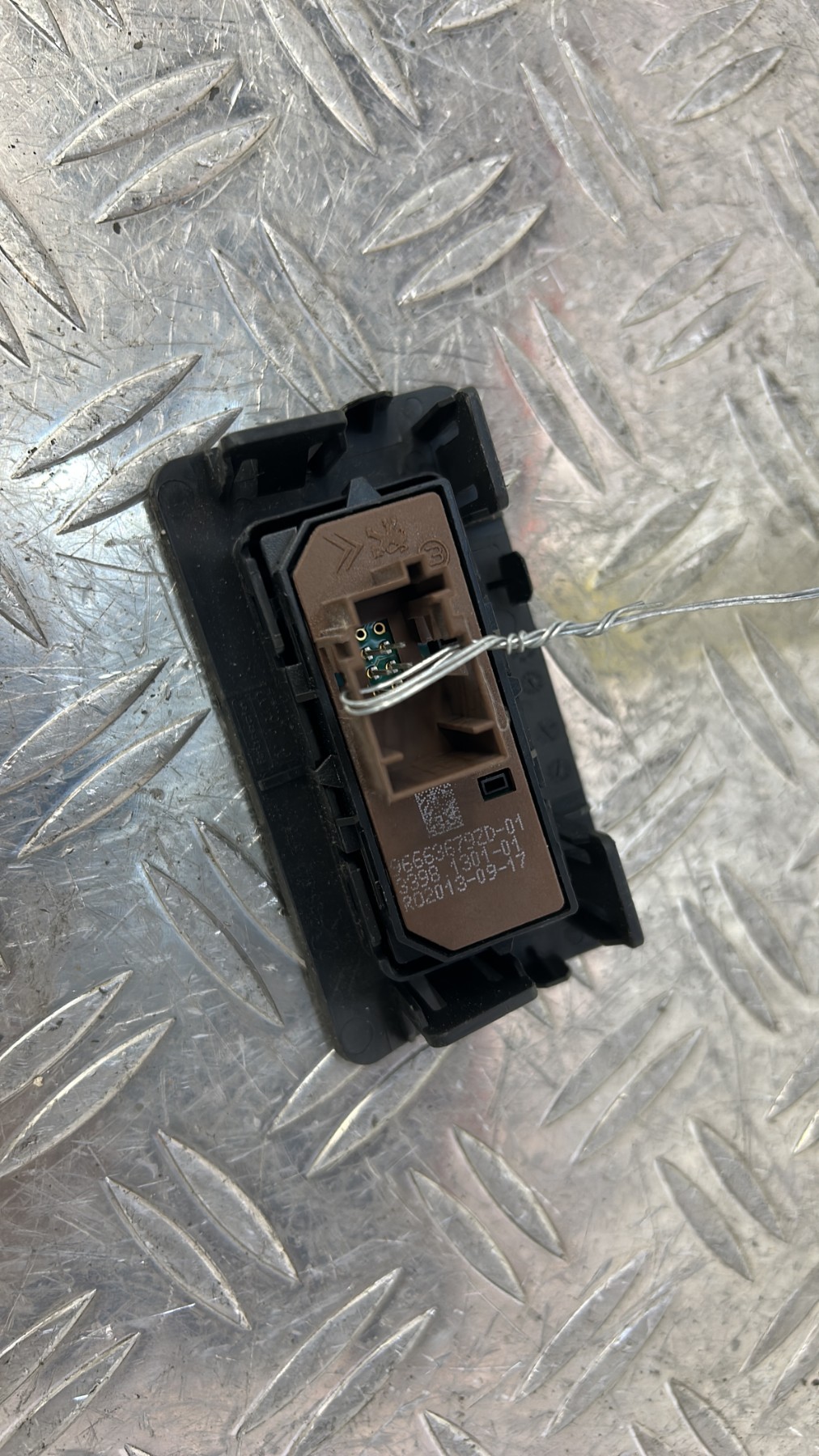 Bouton/Interrupteur DS DS3 ESSENCE 96663679ZD