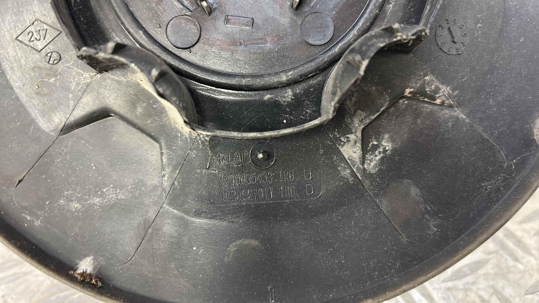 Enjoliveur RENAULT MASTER 2 PHASE 3 8200035453