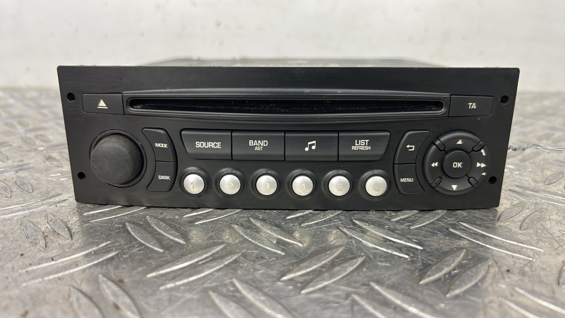 Autoradio d&rsquo;origine DS DS3 ESSENCE 98041626XT