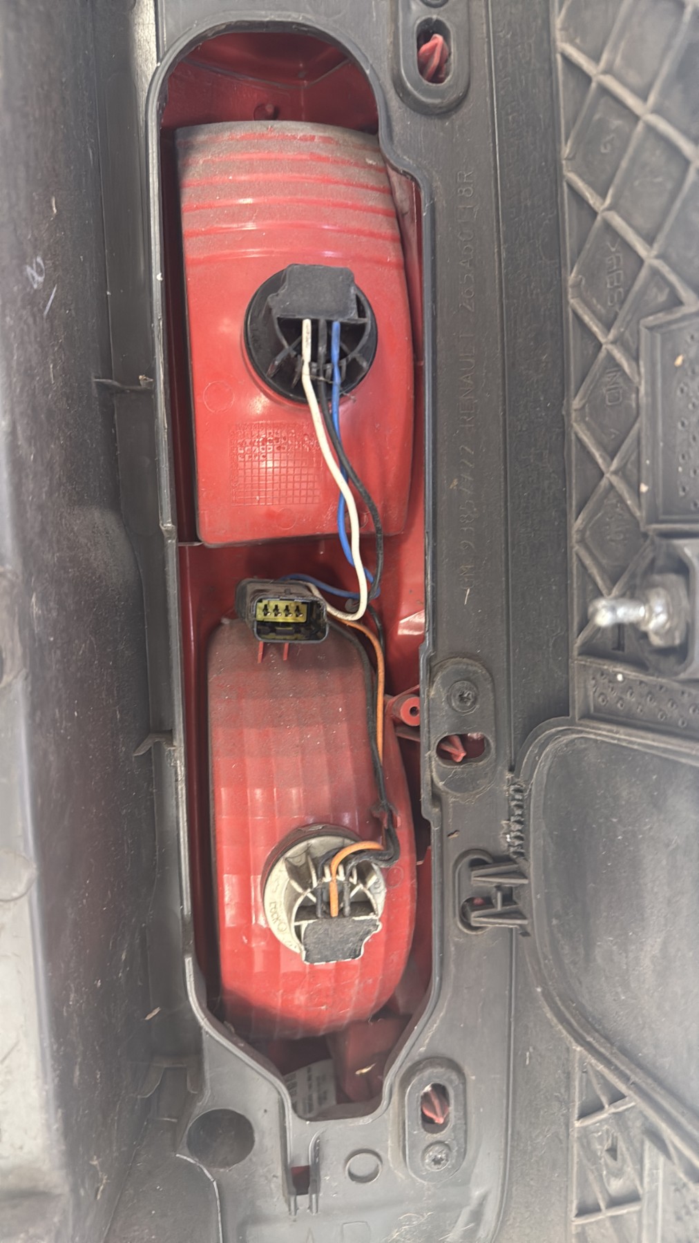 Feu arriere principal gauche (feux) RENAULT TRAFIC 2 PHASE 2 265A60118R