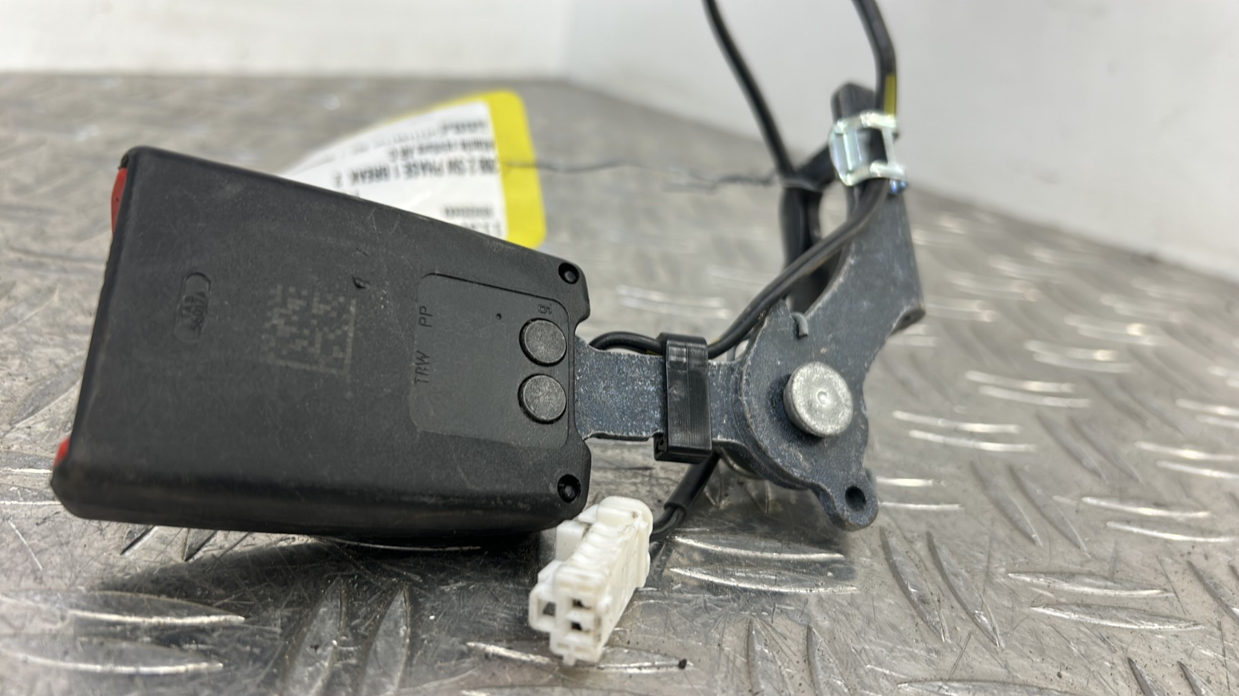 Attache ceinture arriere gauche PEUGEOT 308 2 SW PHASE 1 BREAK 98002028XX