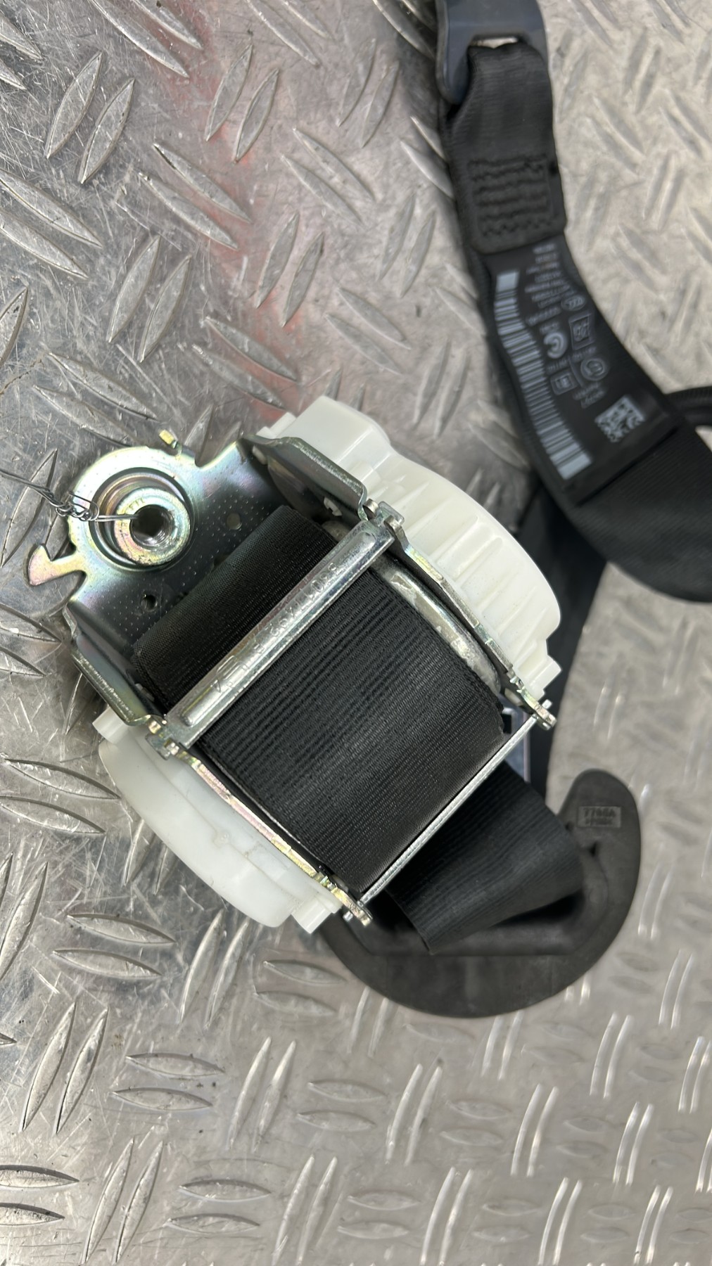 Ceinture arriere gauche PEUGEOT 308 2 SW PHASE 1 BREAK 96777230XX