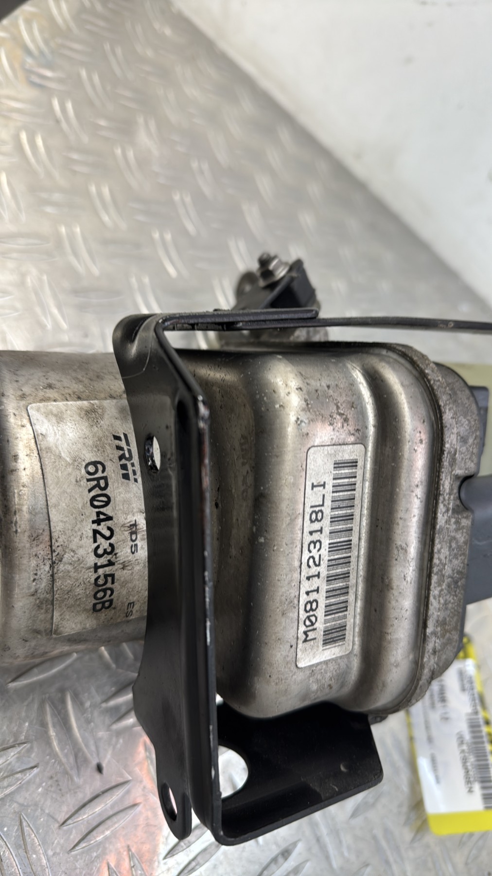 Pompe de direction VOLKSWAGEN POLO 5 PHASE 1 6R0423156B