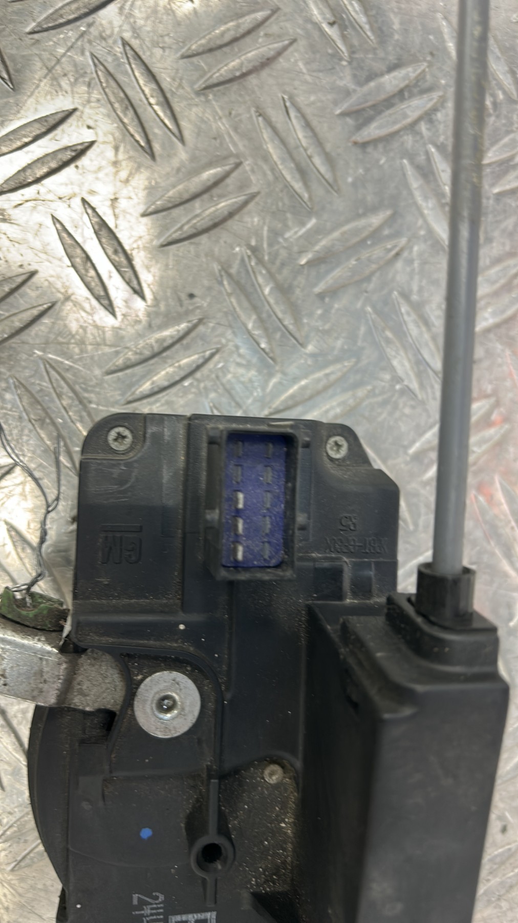 Serrure avant droit OPEL ASTRA G 24444016