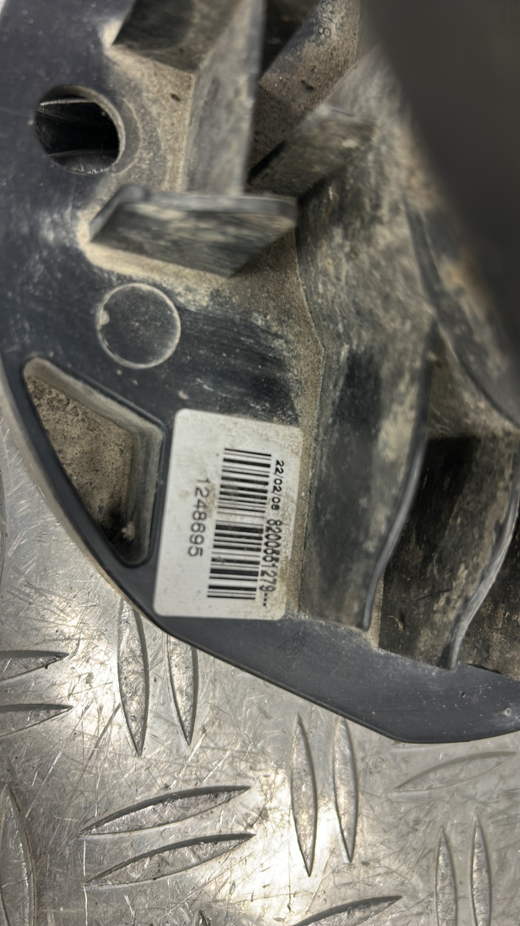 Treuil de roue de secours RENAULT CLIO 3 PHASE 1 8200551279