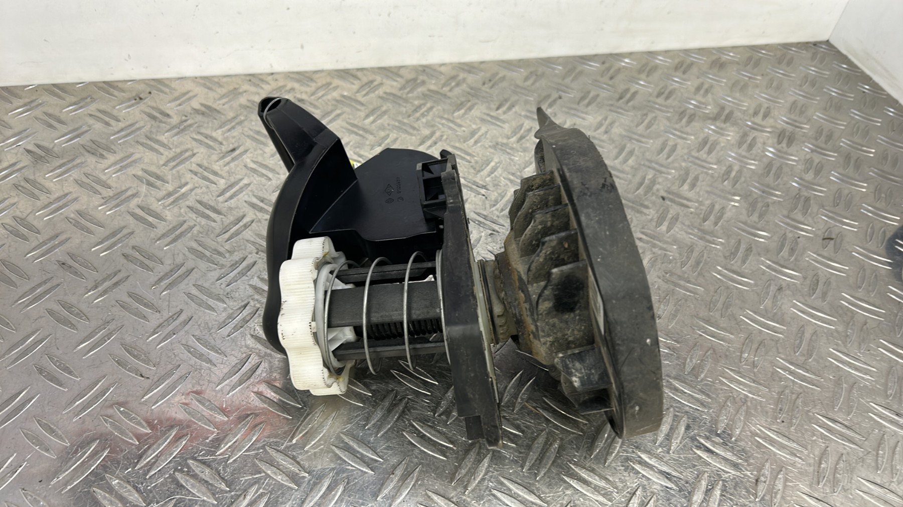 Treuil de roue de secours RENAULT CLIO 3 PHASE 1 8200551279