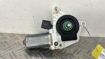 Moteur leve vitre avant gauche MERCEDES CLASSE E 207 PHASE 2 COUPE A2078200542