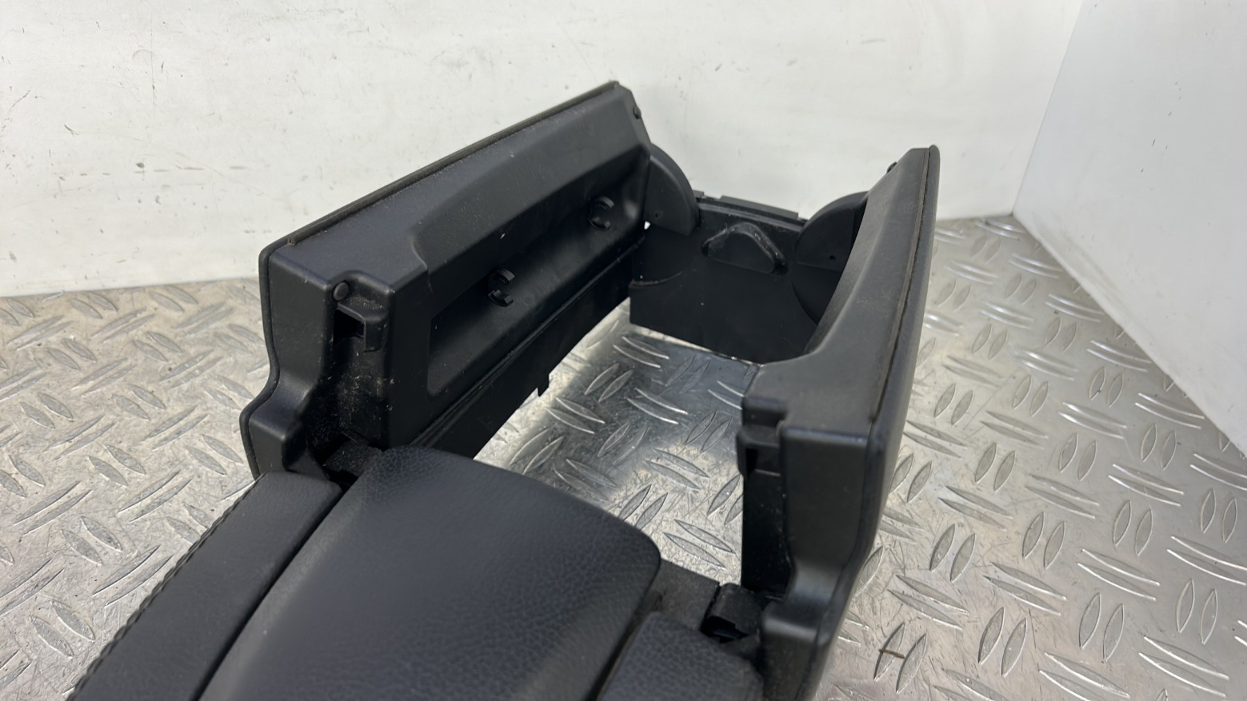 Accoudoir MERCEDES CLASSE E 207 PHASE 2 COUPE 8667000