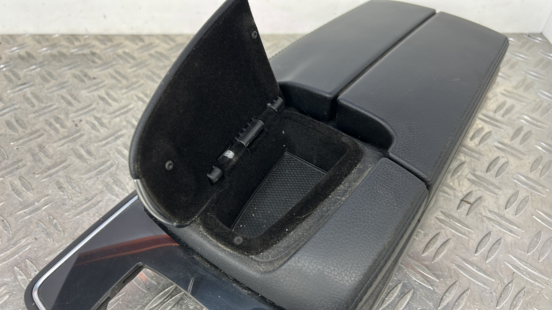 Accoudoir MERCEDES CLASSE E 207 PHASE 2 COUPE 8667000