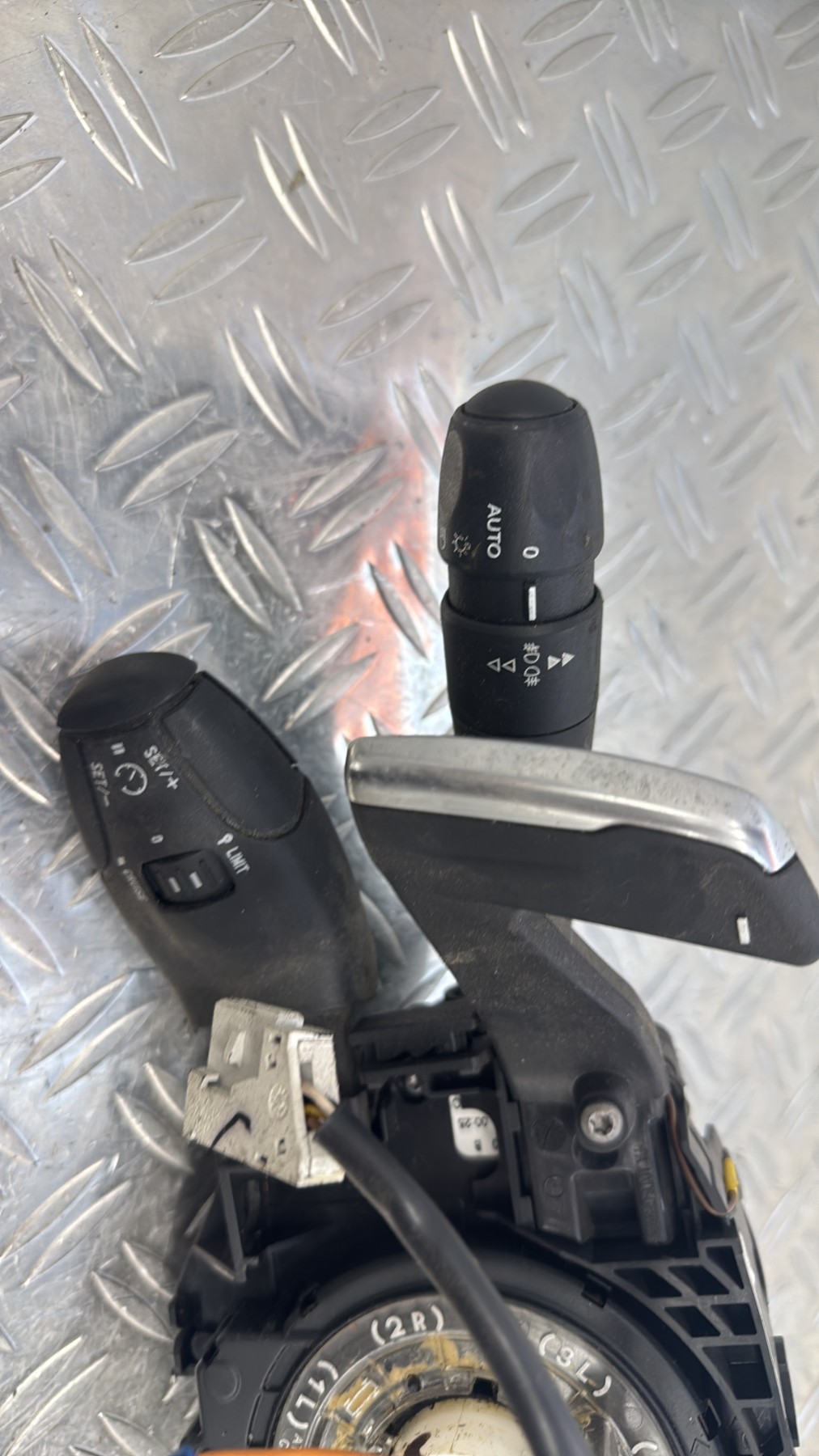 Com (Bloc Contacteur Tournant+Commodo Essuie Glace+Commodo Phare) PEUGEOT 2008 1 PHASE 1 98081769ZD