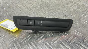 Bouton/Interrupteur PEUGEOT 208 1 PHASE 1 9677059077