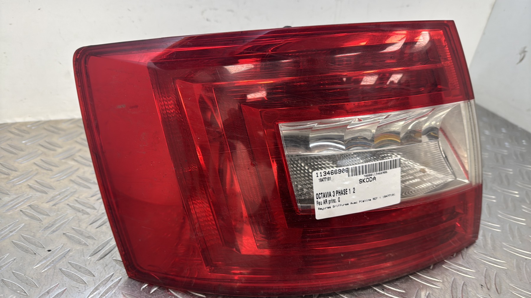 Feu arriere principal gauche (feux) SKODA OCTAVIA 3 PHASE 1 18477101