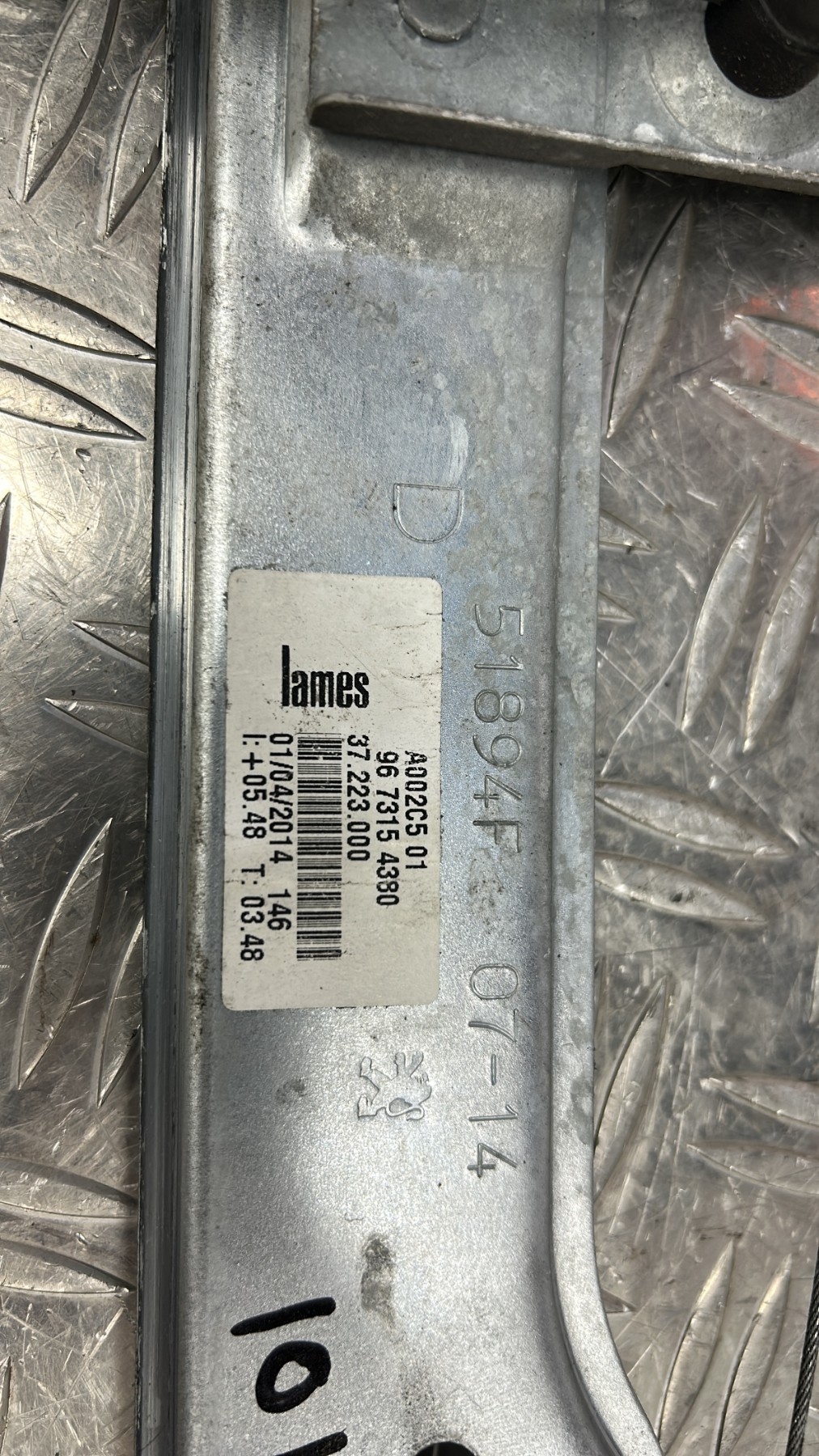 Leve vitre electrique avant droit PEUGEOT 208 1 PHASE 1 9673154380