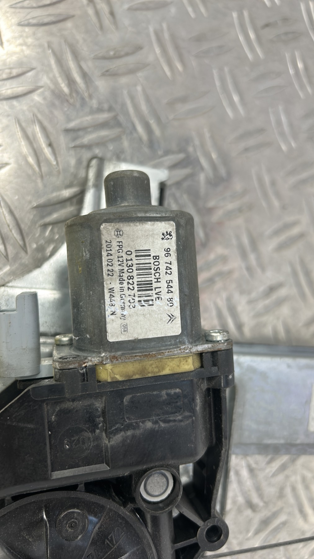 Leve vitre electrique avant gauche PEUGEOT 208 1 PHASE 1 9673154480