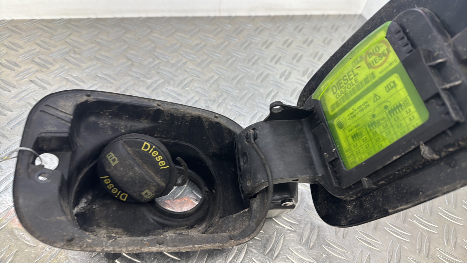 Trappe d’essence SKODA OCTAVIA 3 PHASE 1 1K0010497C