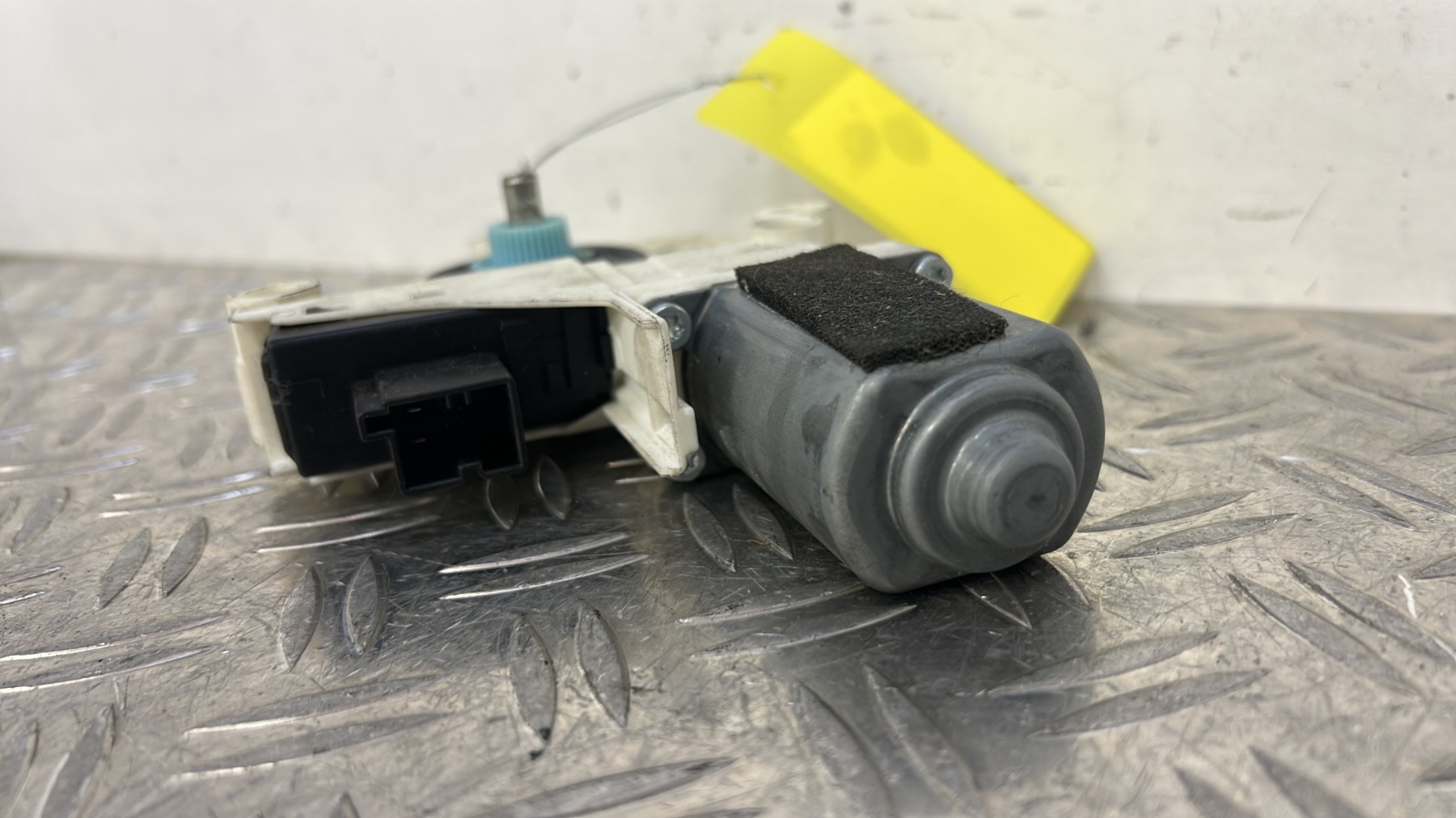 Moteur leve vitre avant gauche AUDI A5 1 COUPE PHASE 1 4F0959801D